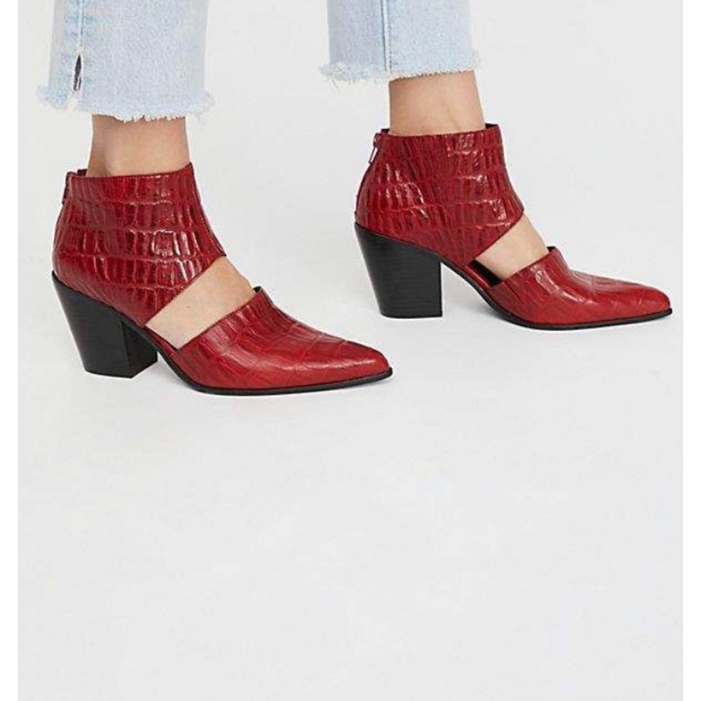 NOT FOR SALE - I’m searching for these shoes!
